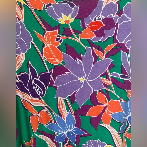 Spense (XL) Maxi/ Floral Short Sleeve Dress w/round neck & slit on bottom left - Picture 4 of 6